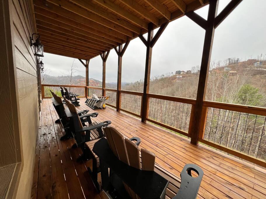 * * 4 Master Bedrooms, Views, Theater, Arcade, Evc Гетлинбург Екстериор снимка