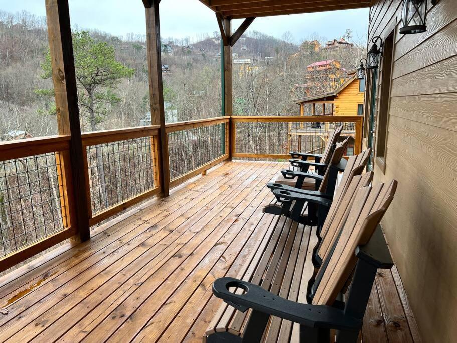 * * 4 Master Bedrooms, Views, Theater, Arcade, Evc Гетлинбург Екстериор снимка