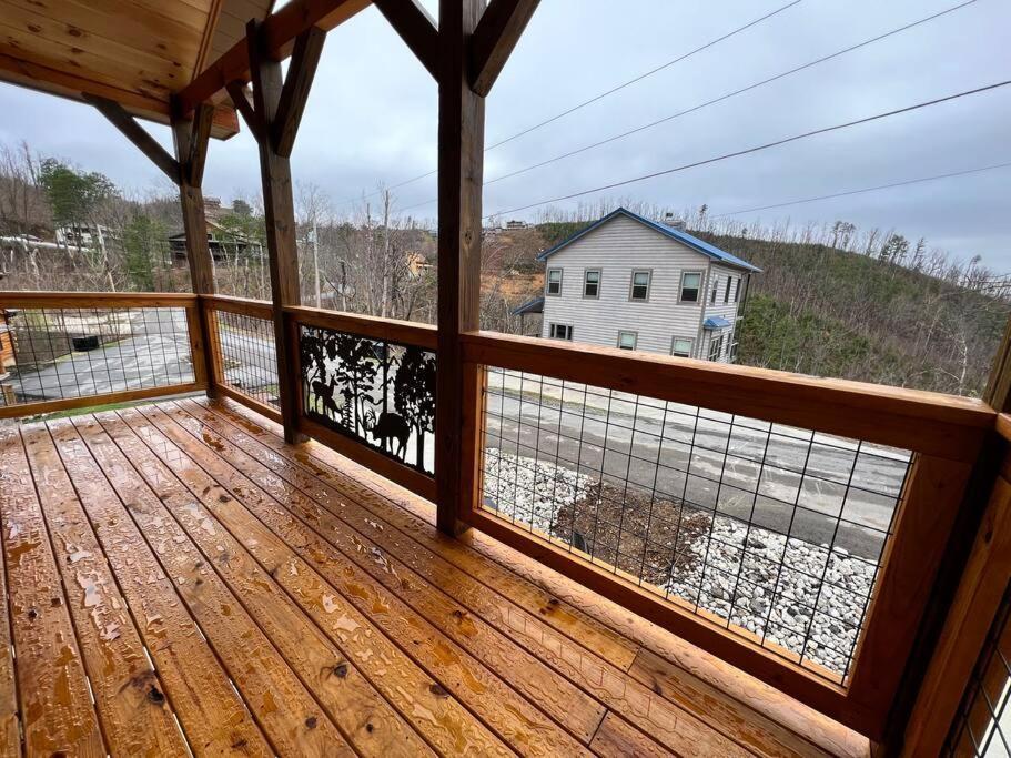 * * 4 Master Bedrooms, Views, Theater, Arcade, Evc Гетлинбург Екстериор снимка