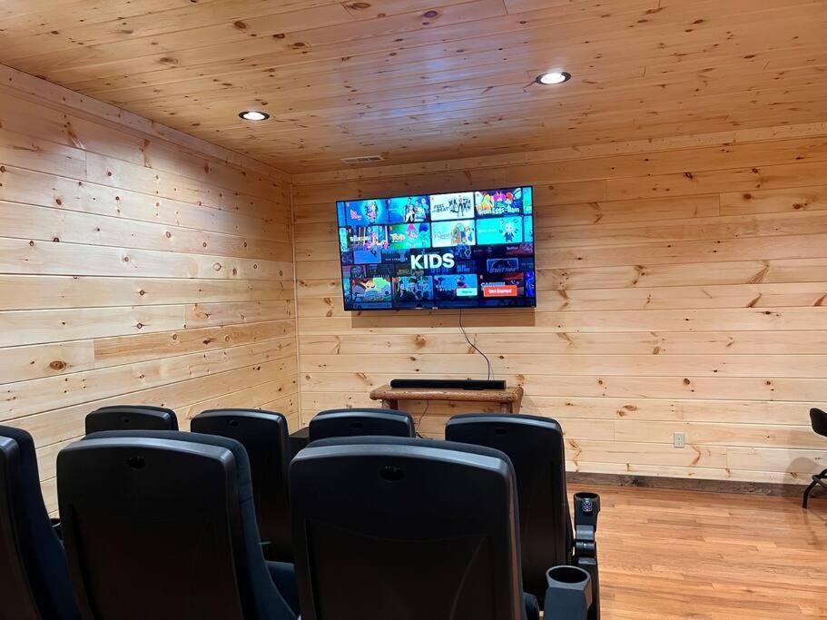 * * 4 Master Bedrooms, Views, Theater, Arcade, Evc Гетлинбург Екстериор снимка