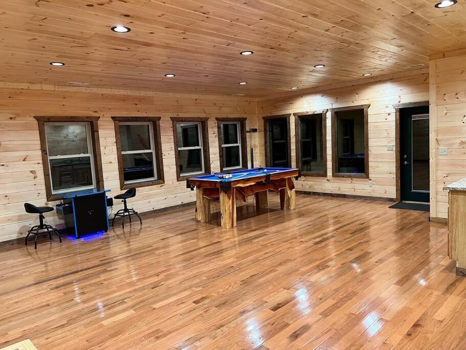 * * 4 Master Bedrooms, Views, Theater, Arcade, Evc Гетлинбург Екстериор снимка
