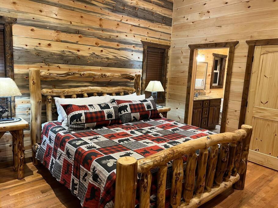 * * 4 Master Bedrooms, Views, Theater, Arcade, Evc Гетлинбург Екстериор снимка