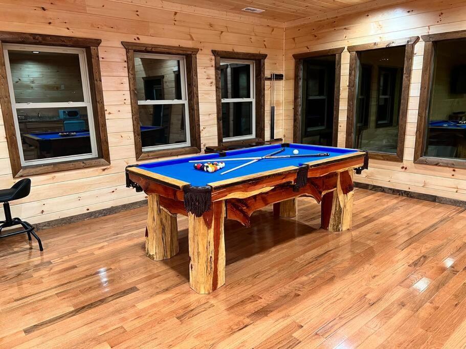 * * 4 Master Bedrooms, Views, Theater, Arcade, Evc Гетлинбург Екстериор снимка