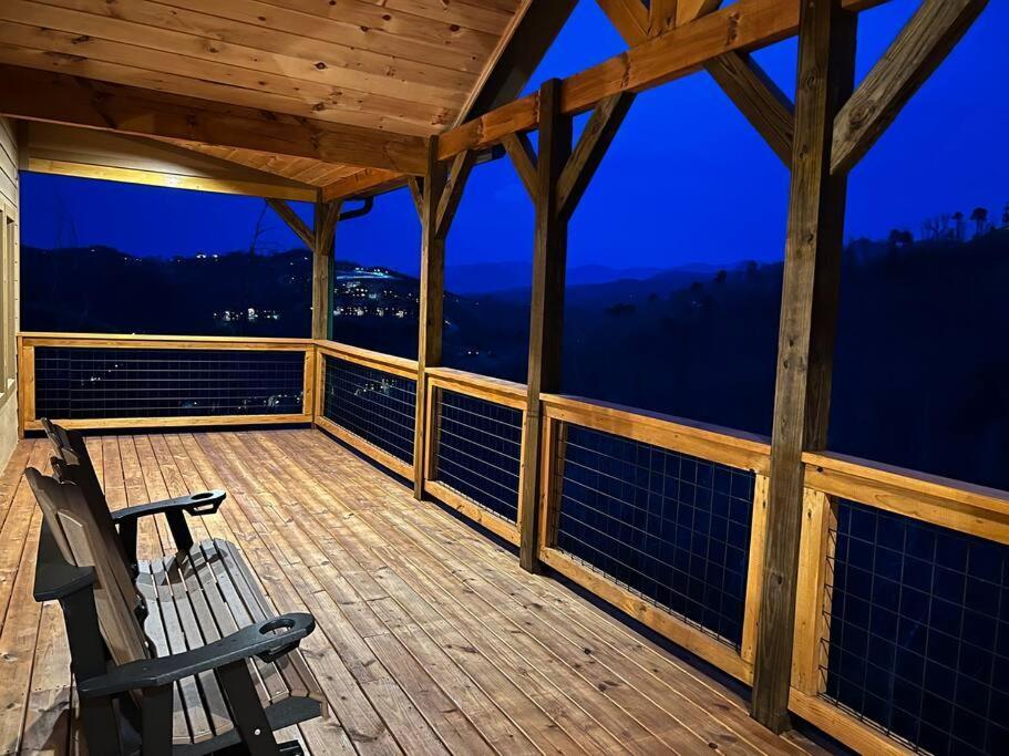 * * 4 Master Bedrooms, Views, Theater, Arcade, Evc Гетлинбург Екстериор снимка